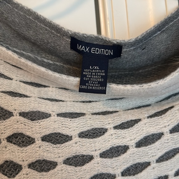 Adorable Max Edition gray & cream shawl - Picture 2 of 3